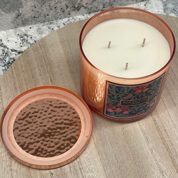 Bath & Body Works 3-Wick Scented Candle NEW Blue Orchard Skies 14.4 oz Apple - Picture 2 of 5